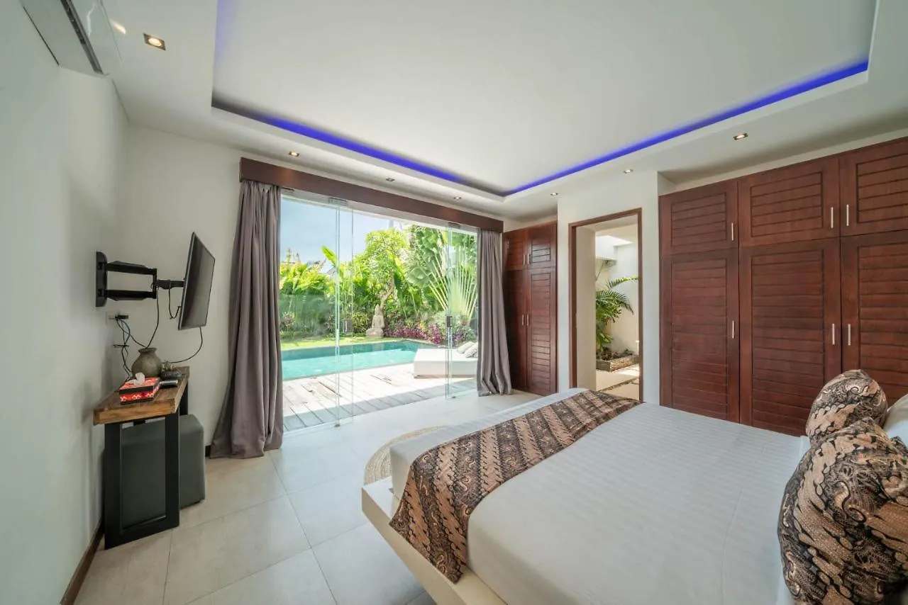 Villa Tira - Elegant 3Br In Central Seminyak